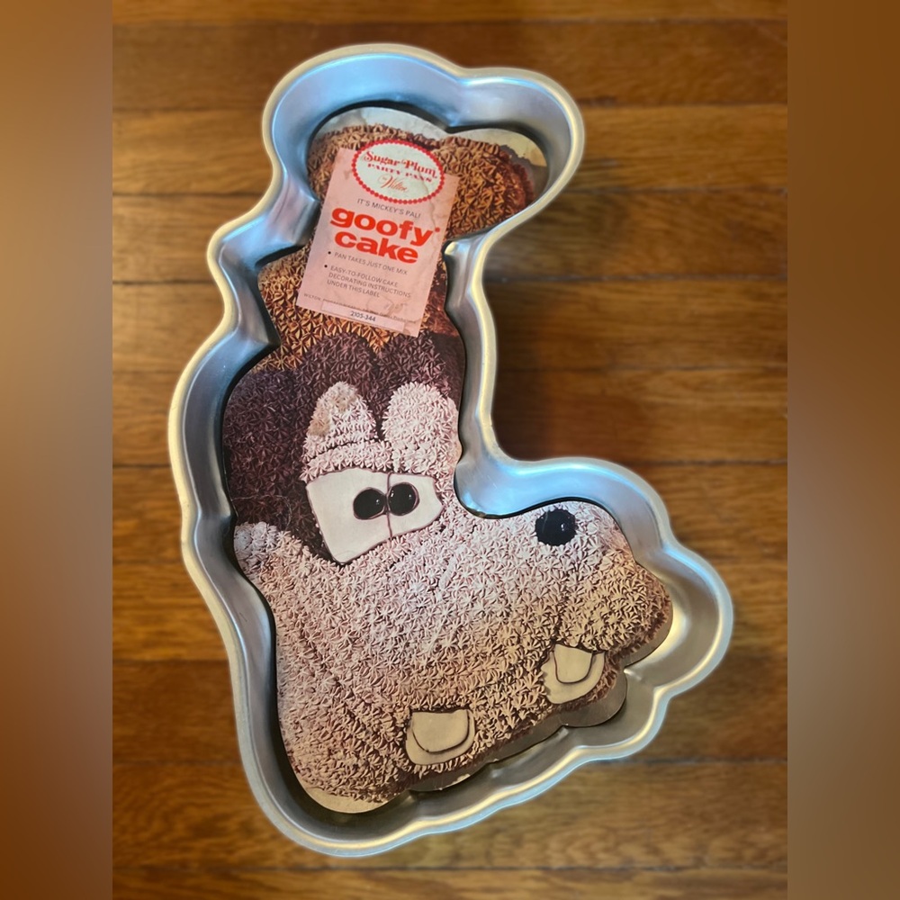 Vintage Wilton Sugar Plum Goofy Cake Pan — Silver Goofy-Shaped Kids Cake Mold